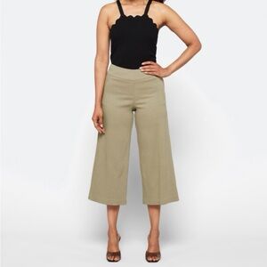 NWT - wide leg cropped pants